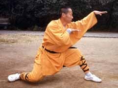 Mnich She Su Gang wykonujcy form